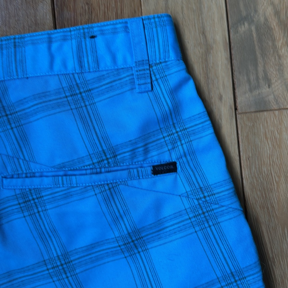 Volcom Shorts - Picture 5 of 6